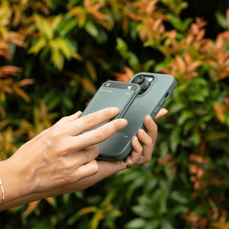 Чохол Накладка Glass Case Mate Separate Camera IPhone 15 Зелений - -